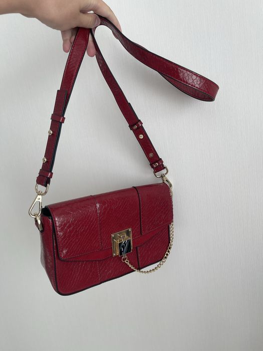 Трендовая красная сумка Topshop