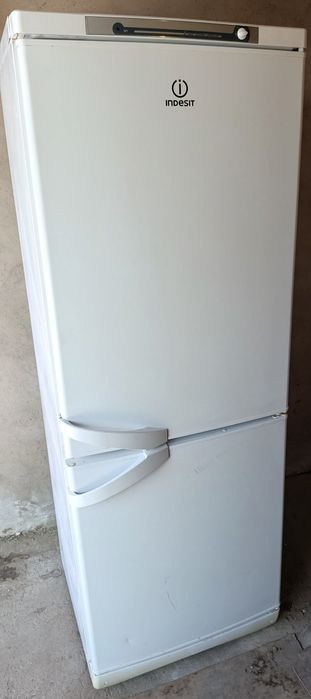 Продам холодильник Indesit