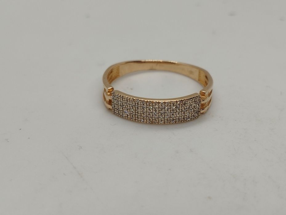 Золотое кольцо с бриллиантами 18.2 размер 1.66 грамма