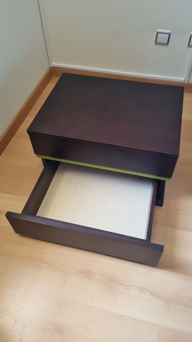 Quarto de casal completo | Cama 150x200 + mesas de cabeceira + cómoda + secretária + espelho
