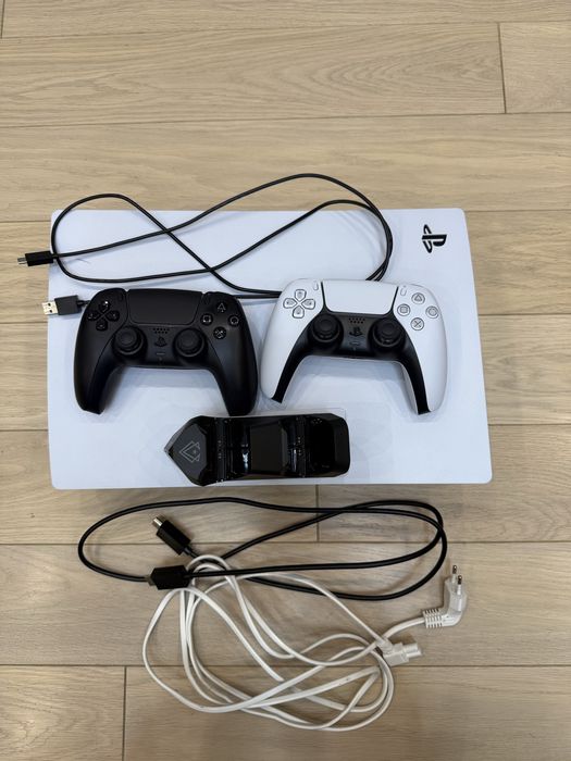 ps5 fat з 2 геймпадами,станцією для зарядки та грою, CFI-1008A