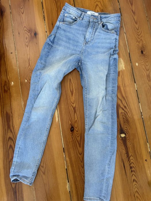 niebieskie jeansy skinny z wysokim stanem