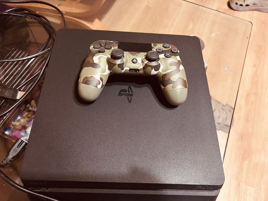 Sprzedam PlayStation 4 w dobrym stanie.