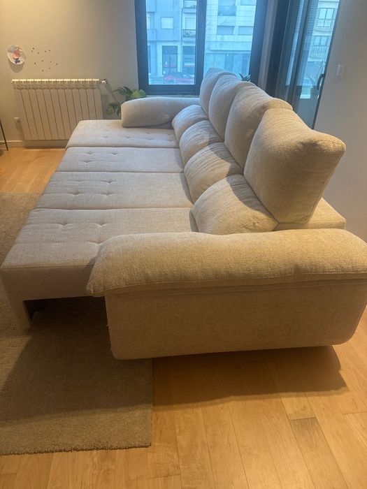 Sofá 4 lugares com chaise long e arrumação