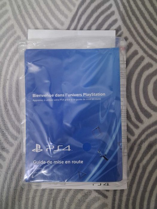 Zestaw Konsola Ps4 500 GB wraz z podstawką, grami i filmami