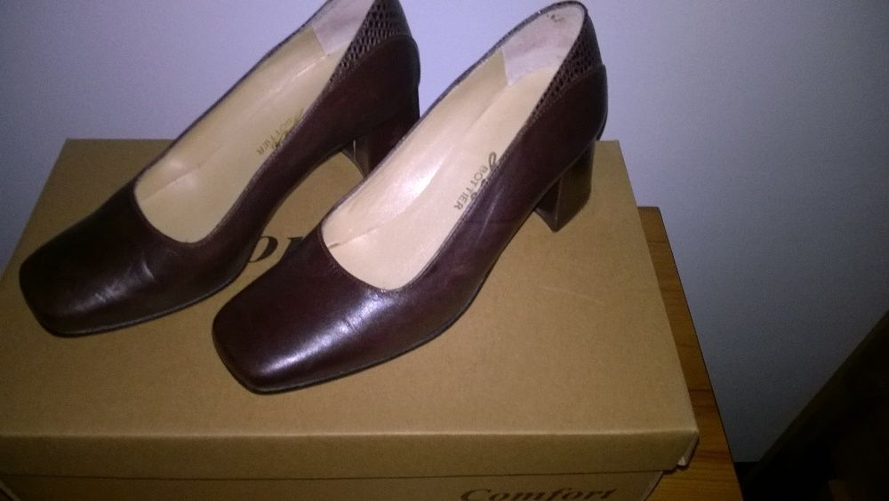 Sapatos de Senhora em pele com salto nº 35