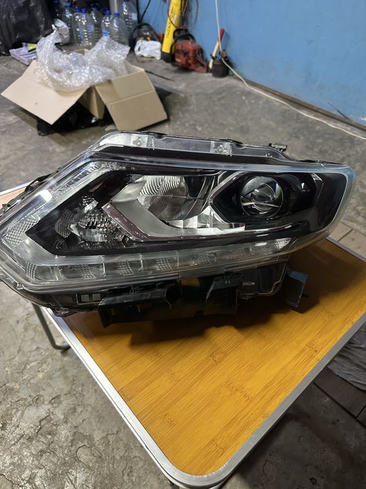 Фара Ниссан Рог левая.           .