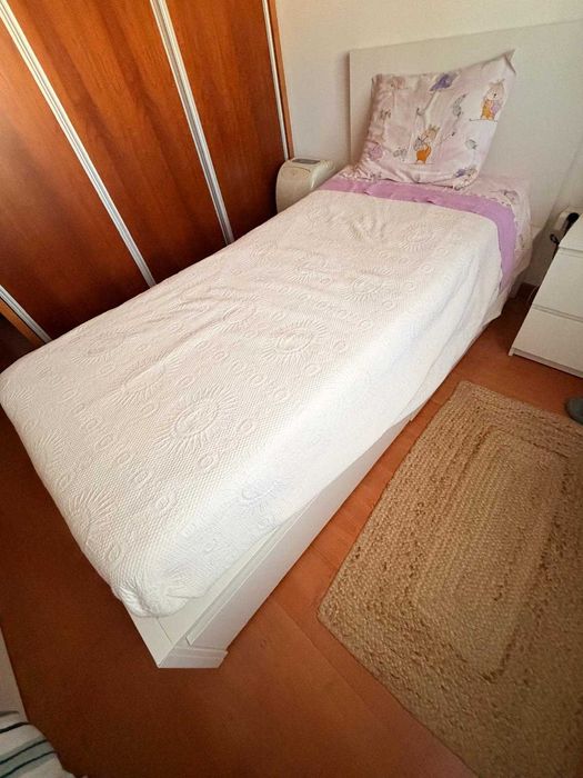Conjunto CAMA individual + SECRETARIA + ESTANTE (IKEA) - Oferta monitor Samsung 22"
