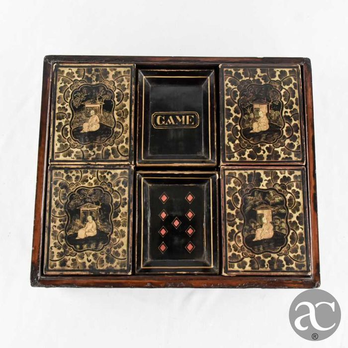 Caixa de jogo chinesa Laca e madeira, séc. XIX, com caixas no interior