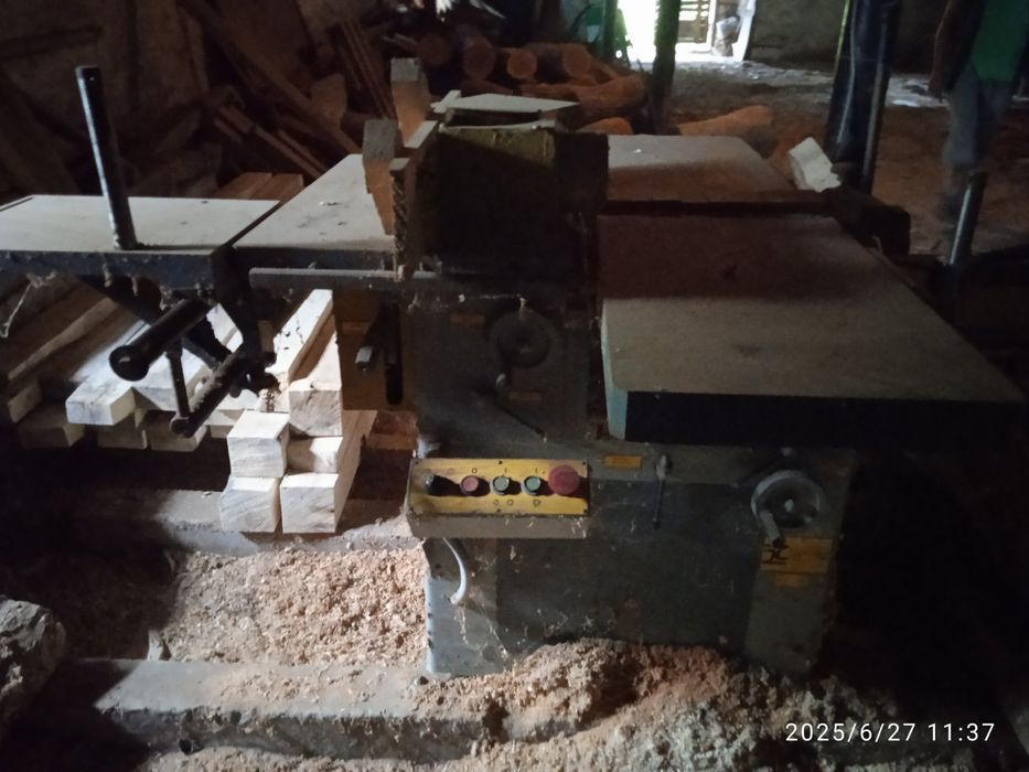 Продається станок по обробці дерева. 
Детальна інф