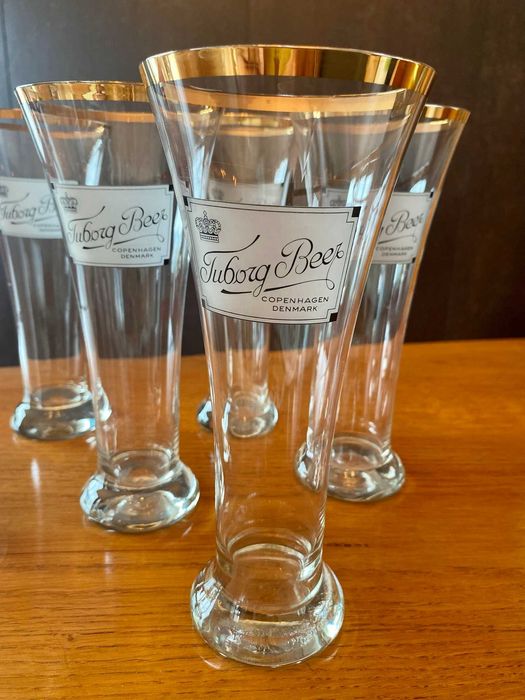 Conjunto de copos de cerveja antigos