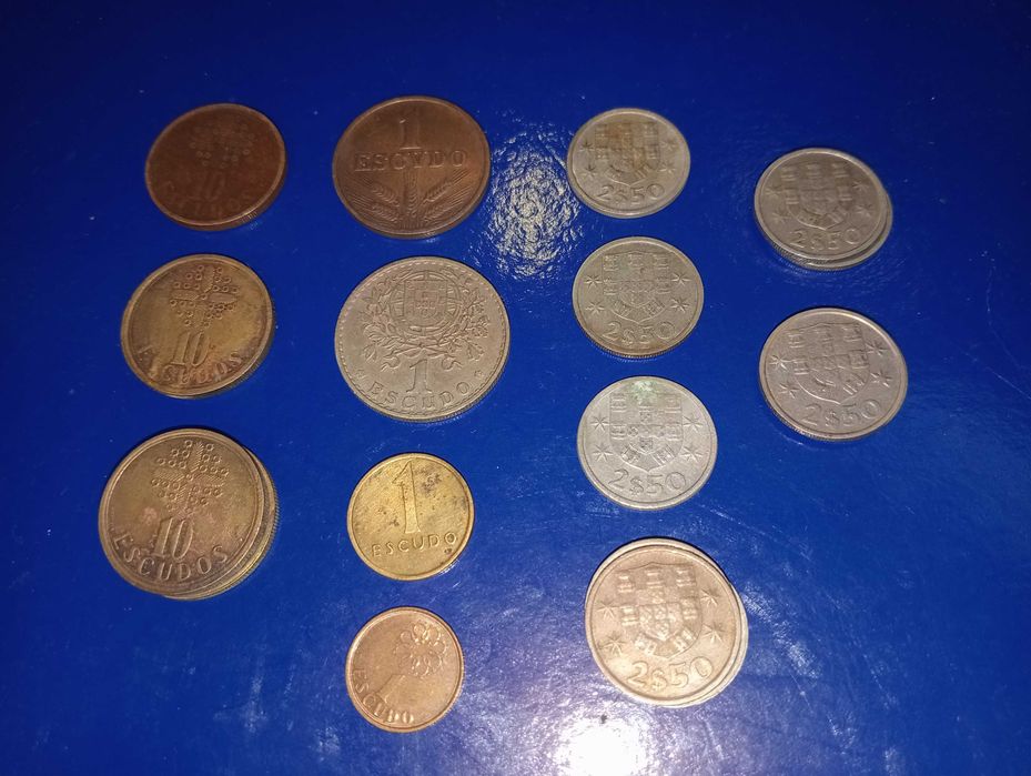 Moedas antigas em bom estado