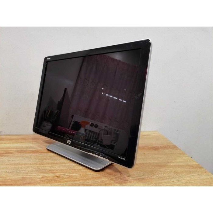 Monitor  HP w2216v LCD widescreen 21,6“ (54.8 cm)