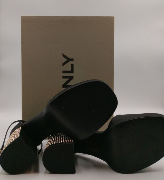 Promocja, szpilki marki Even Odd+Gratis zestaw skarpet