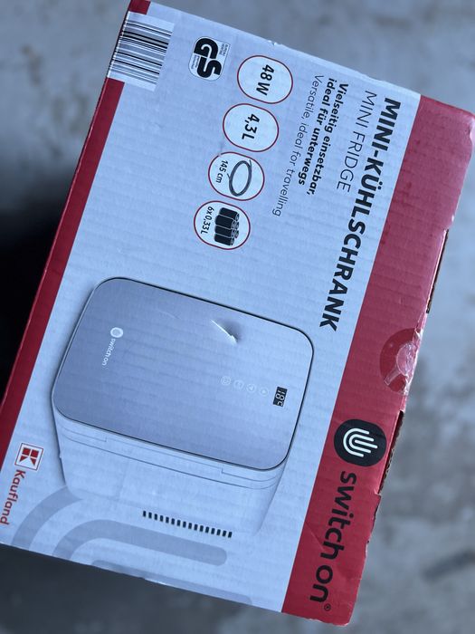 Stylowa nowoczesna mini lodówka chłodziarka