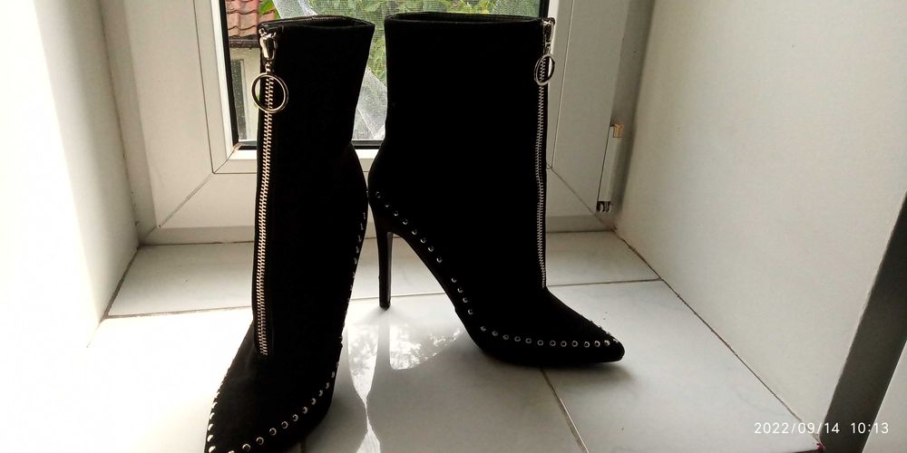 piękne botki z ćwiekami zip