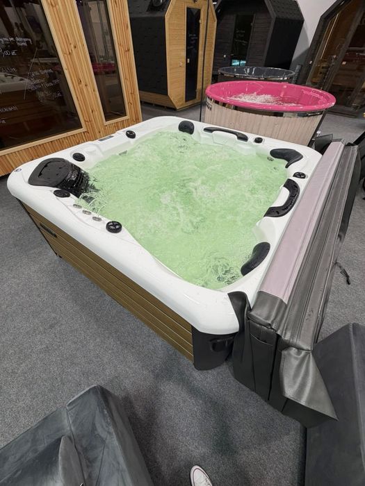 Sauna w zestawie z wanna spa Christi SPA