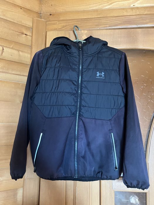 Вітровка under armour 10-12  років