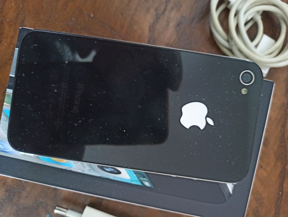 iPhone 4 black 16gb