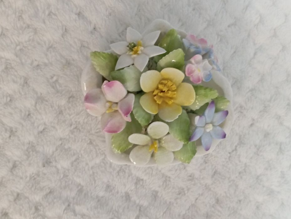 Zestaw figurek z porcelany