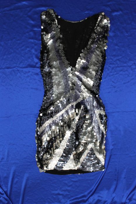 Платья для девочки размер 42 - 44 новое и б/у в идеале