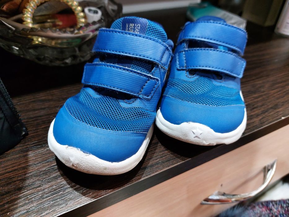 Фирменный адидас ,кроссовки