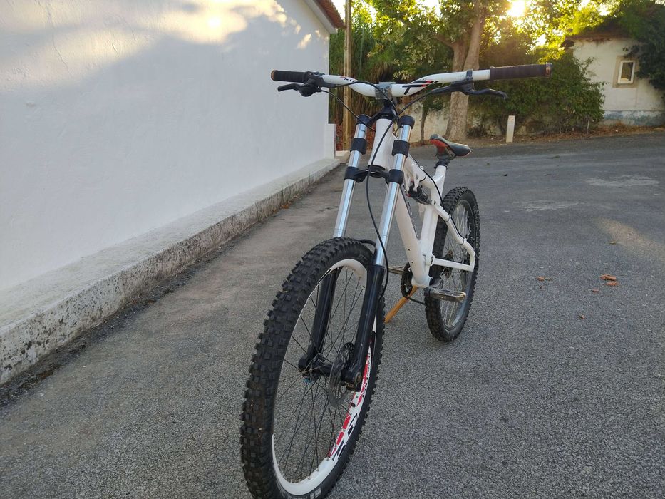 Bicicleta Downhill Berg Trailrock 5.5X
