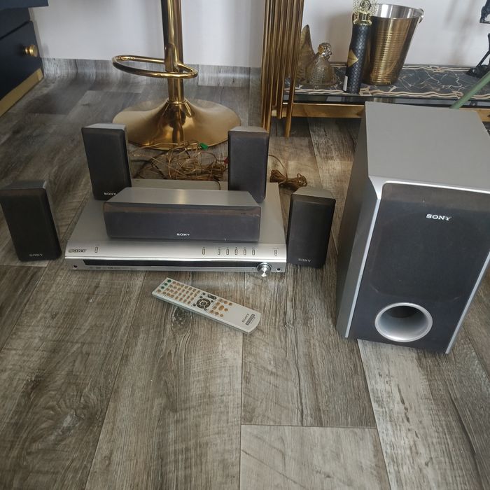 Zestaw kina domowego Sony DAV DZ300 z pilotem