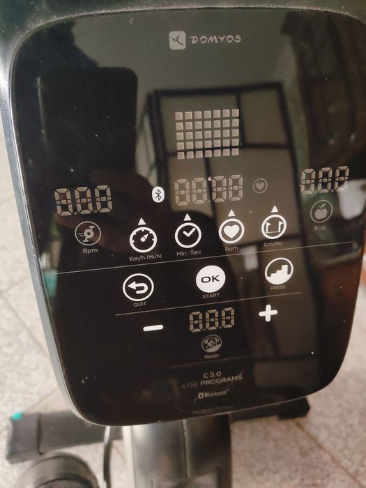 Bicicleta Estática Semi Alongada EB Seat Conectada Domyos