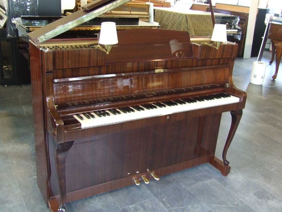 Pianino Schimmel model z lampkami