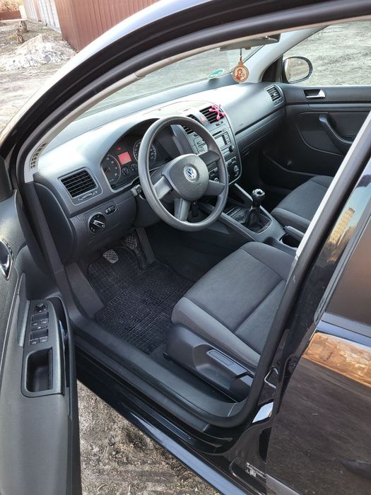 Volkswagen GOLF 5- 1,4Mpi бенз МКПП!