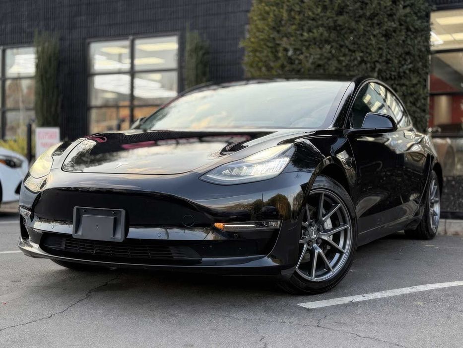 Tesla Model 3      2022