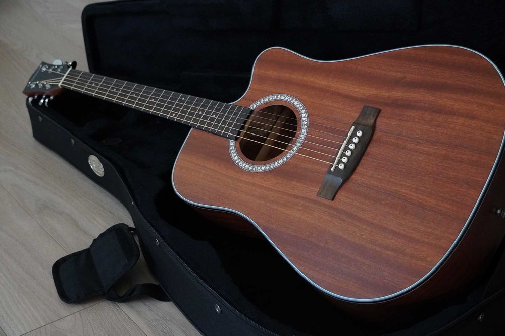 Gitara akustyczna + futerał