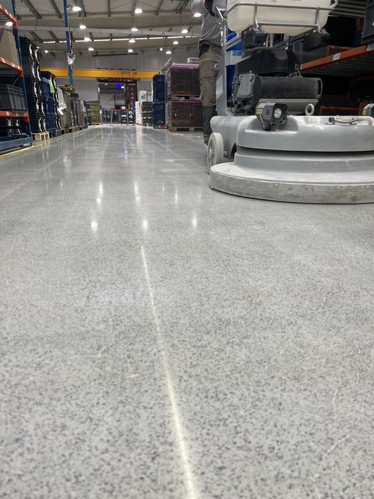 Szlifowanie, polerowanie betonu, renowacja posadzek, beton polerowany