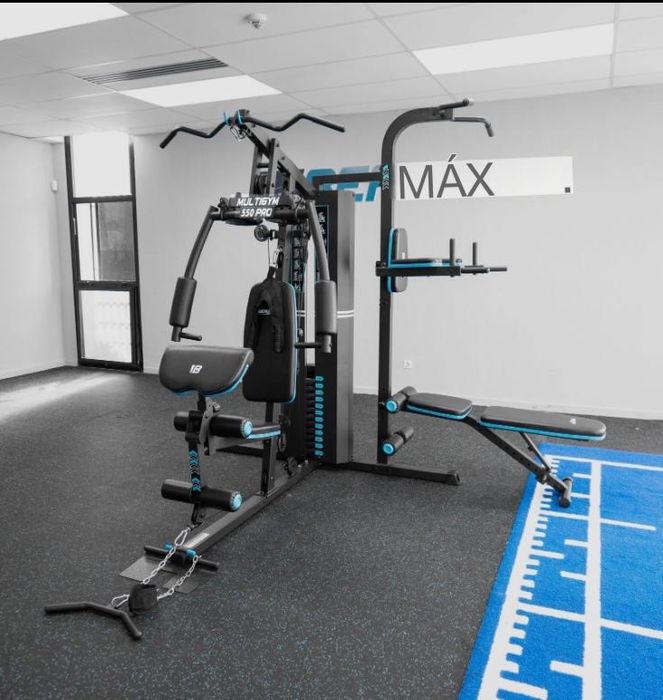 Maquina de musculação multi gym 550 pro