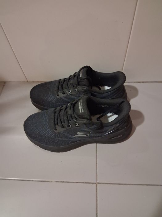 Sapatos Skechers pretos