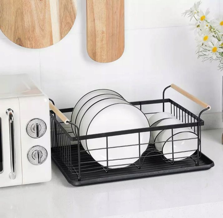 Nowa czarna metalowa suszarka do naczyń ociekacz