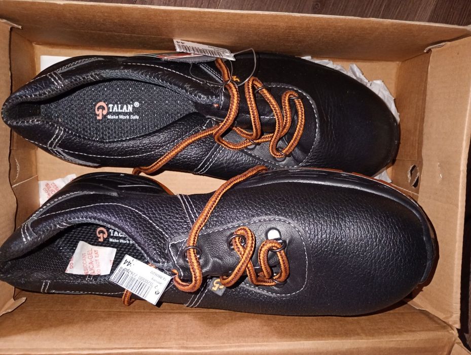 Ботинки з металевим носком