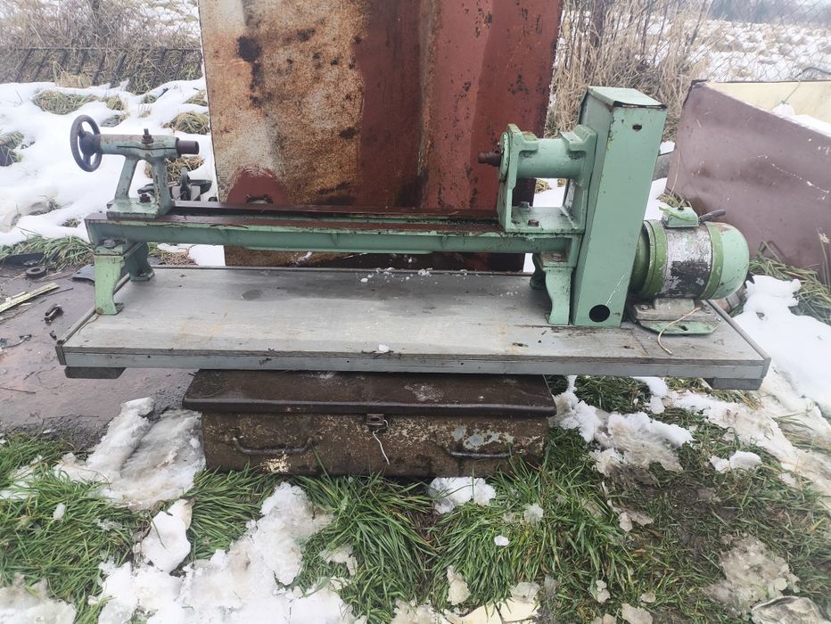 Токарний станок по дереву