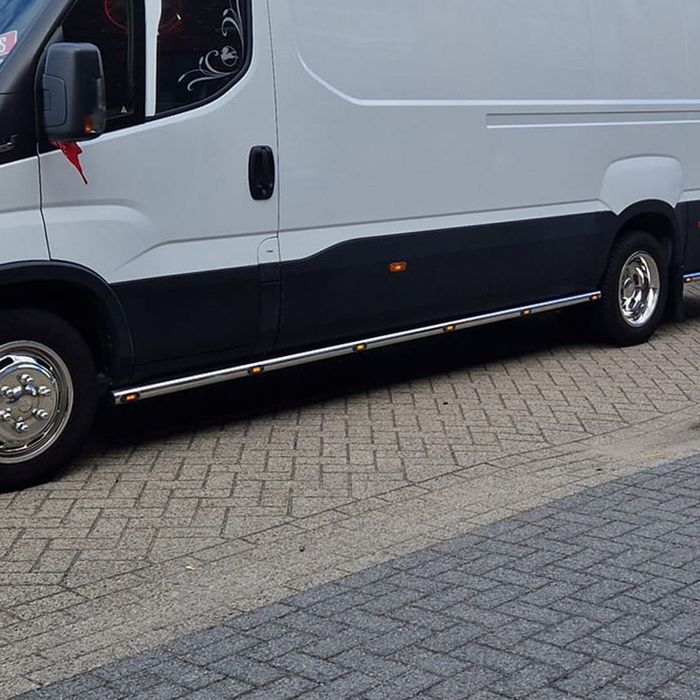 Orurowanie międzyosiowe boczne progi dla Iveco Daily (L4 330cm)