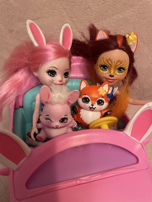 Машинка с куклами