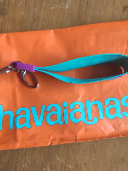 Porta-chaves marca "Havaianas" novos
