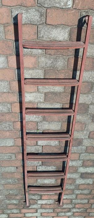 Лестница, драбина металева