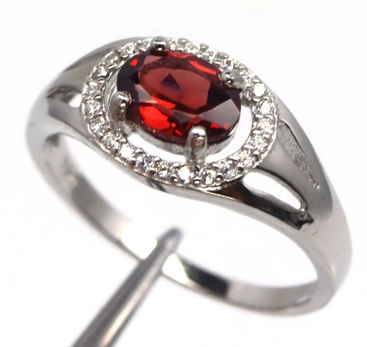 Srebrny pierścionek 925 z naturalnym granatem R14