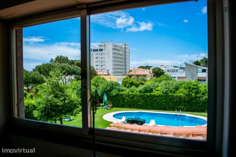 Quarto - localizado em Carcavelos Lisbon