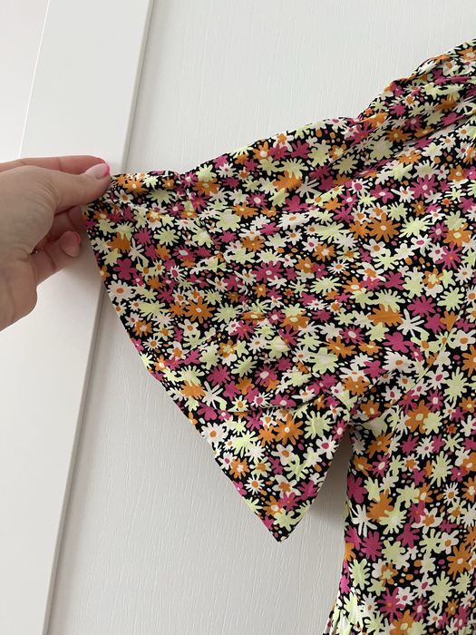 Kolorowa sukienka w kwiatki różowa luźna oversize sinsay cs 34 36 s