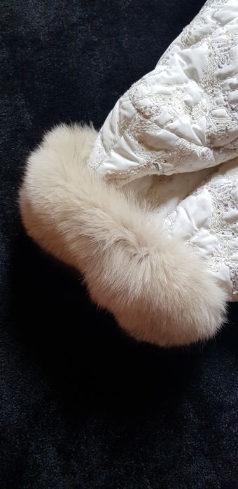 Kurtka damska krutka, ocieplana, z lisem, pikowana.