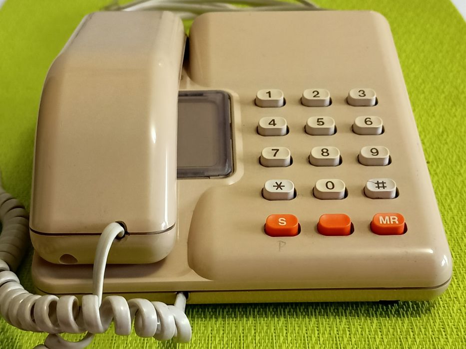 Stary telefon stacjonarny - ELEKTRON