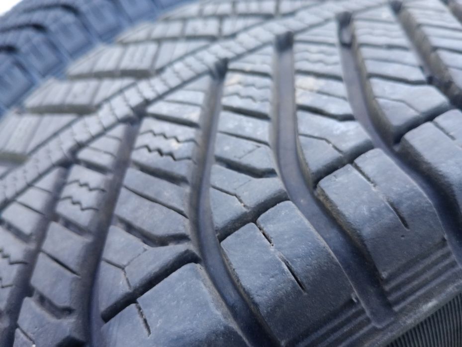 Opony 2 sztuki całoroczne bieżnikowane używane