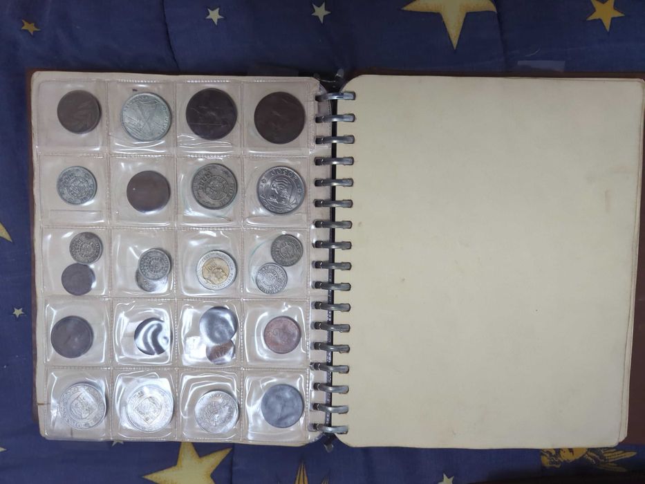 Colecção de 385 moedas